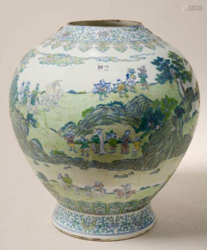 Grand vase pansu en porcelaine polychrome de Chine…