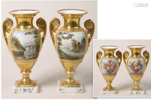 Paire de vases de style Empire à deux anses en por…