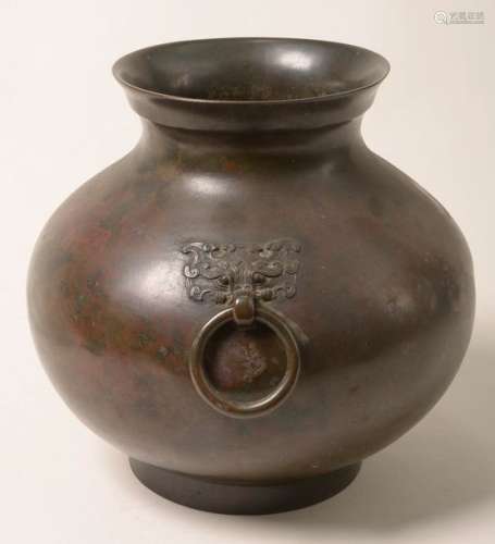 Vase pansu archaïque muni de deux anses en forme d…