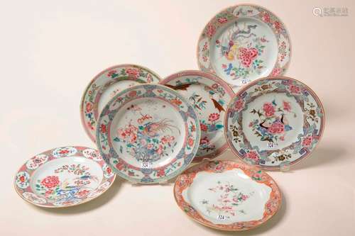 Ensemble de sept assiettes en porcelaine polychrom…