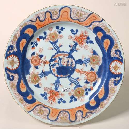 Grand plat rond en porcelaine polychrome de Chine …