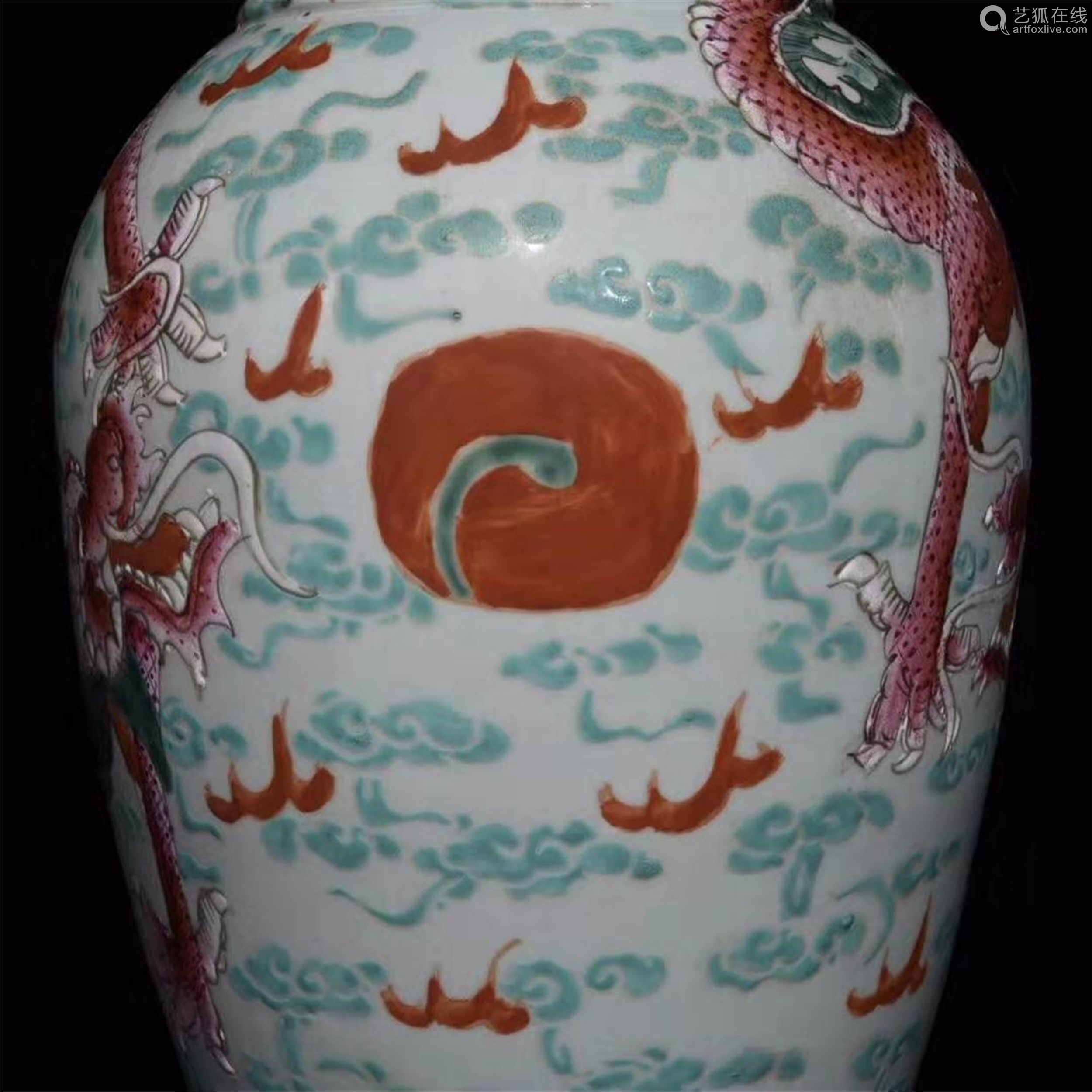 A Chinese Dragon Patterned Porcelain Vase