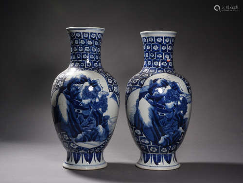 A Pair of Chinese Blue and White Porcelain Vases