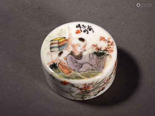 A Chinese Famille Rose Porcelain Seal Box