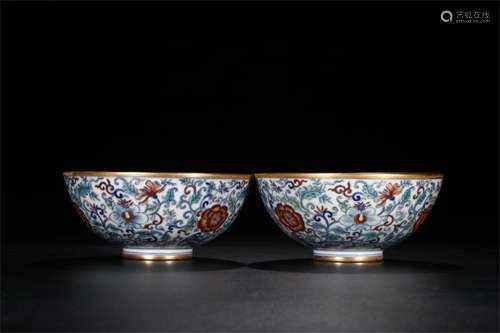 A Pair of Chinese Gilt Floral Porcelain Bowls