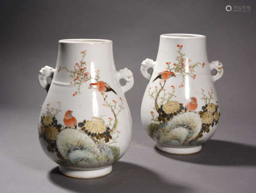A Pair of Chinese Famille Rose Porcelain Vase