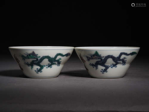 A Pair of Chinese Dragon Pattern Porcelain Bowls