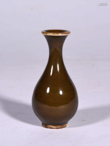 A Chinese Yellow Glaze Porcelain Vase