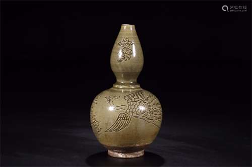 A Chinese Porcelain Gourd-shaped Vase