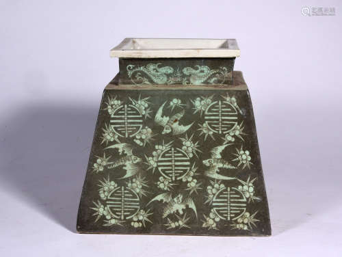 A Chinese Green-Ground Porcelain Zun 