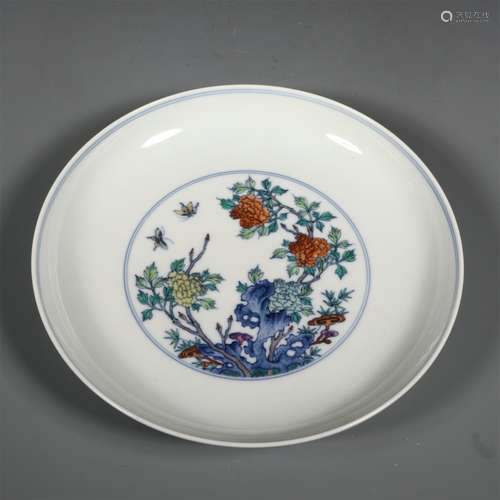 A Chinese Floral Porcelain Plate