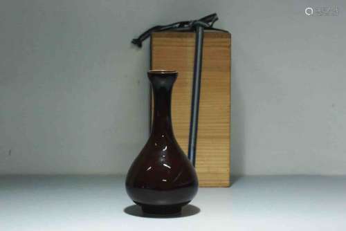 A Chinese Porcelain Flask with a Wooden Box