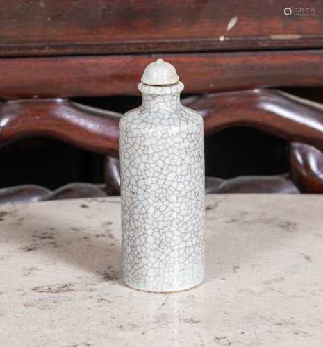 Chinese Antique Ge style Porcelain Snuff Bottle