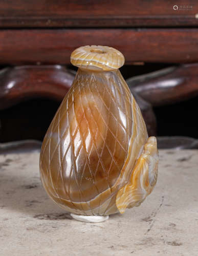 Chinese Antique carved cameo agate Snuff Bottle