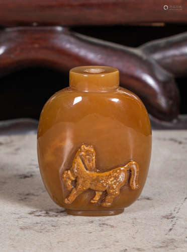Chinese carved cameo agate Snuff Bottle
