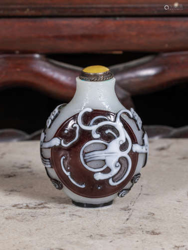 Chinese carved glass Snuff Bottle