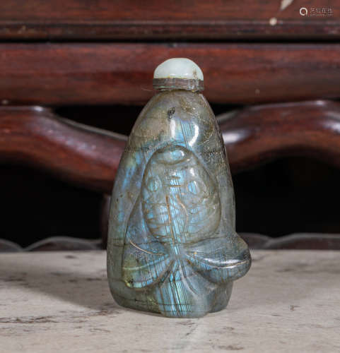 Chinese carved gem stone Snuff Bottle