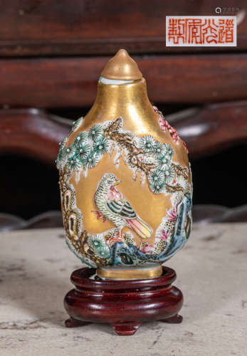 Chinese Taokuang Mark enameled Porcelain Snuff Bottle