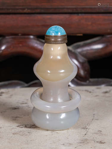Chinese carved cameo agate gourd shape Snuff Bottle