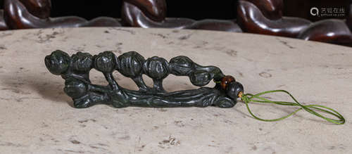 Chinese vintage carved spinach jade brush stand