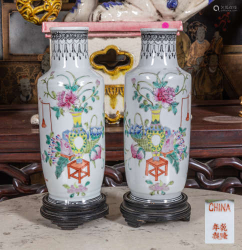 Repaired pair of Chinese Antique Porcelain vase