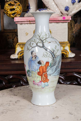 Repaired Republic period Chinese Antique Porcelain vase