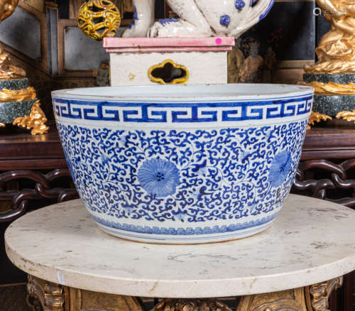 Large Chinese B&W Porcelain pot