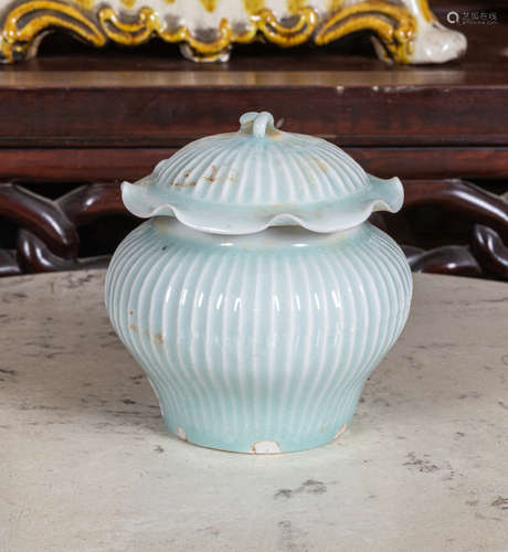 Chinese Antique celadon glazed Porcelain jar