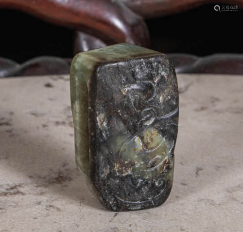 Chinese carved jade toggle