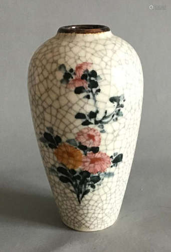 花卉纹瓶