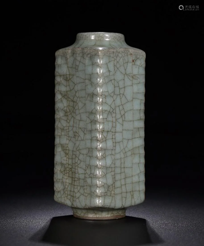 A CHINESE GUAN TYPE GLAZED VASE,MING DY…