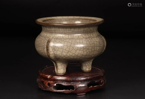 A CHINESE GE TYPE CENSER, MIDDLE QING DYN…