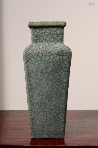 A CHINESE GE TYPE SQUARE VASE, MIDDLE QING…