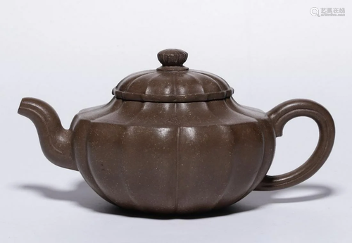 A CHINESE YIXING CLAY TEA POT, REPUBLICAN P…