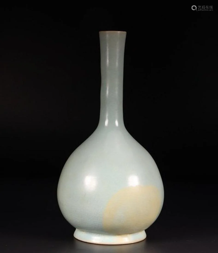 A CHINESE RU-TYPE VASE, SONG DYNASTY