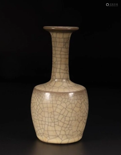 A CHINESE GE WARE VASE, SONG DYNASTY