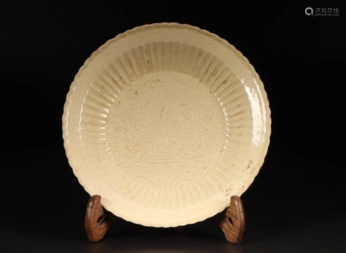 A CHINESE DING WARE DISH, SONG DYNASTY