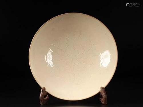 A CHINSE DING WARE DISH, SONG DYNASTY