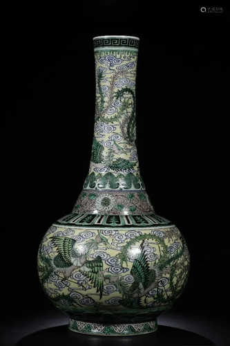 A CHINESE SANCAI-GLAZED VASE WITH QIANLO…