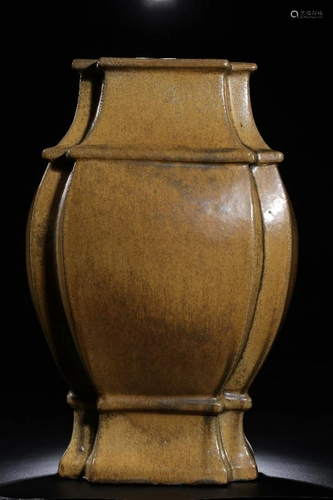 A CHINESE YELLOW-GLAZED VASE WITH YONGZH…