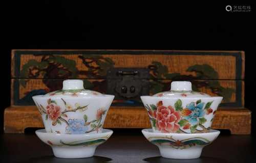 A PAIR OF CHINESE FAMILLE ROSE â€˜FLORALâ€…