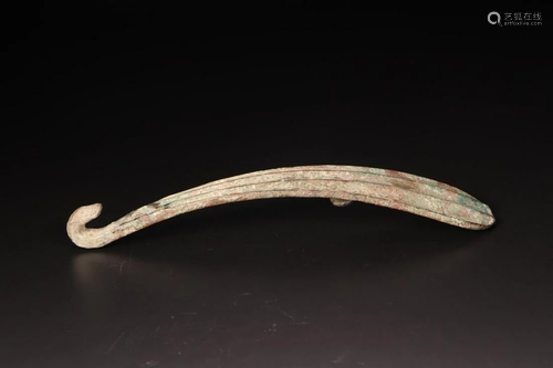 A CHINESE ARCHAIC BRONZE BELT HOOK, MING …