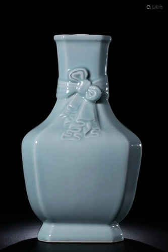 A CHINESE PALE BLUE-GLAZED VASE, QING DYNASTY