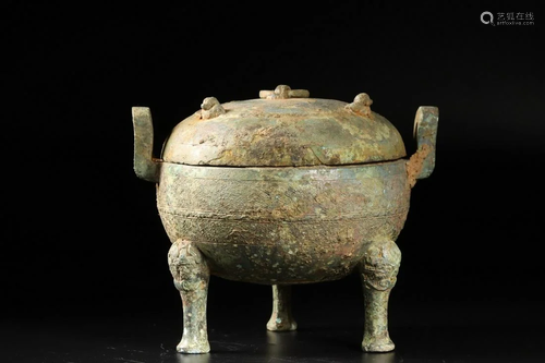 A CHINESE ARCHAIC BRONZE TRIPOD VESSEL(DIN…