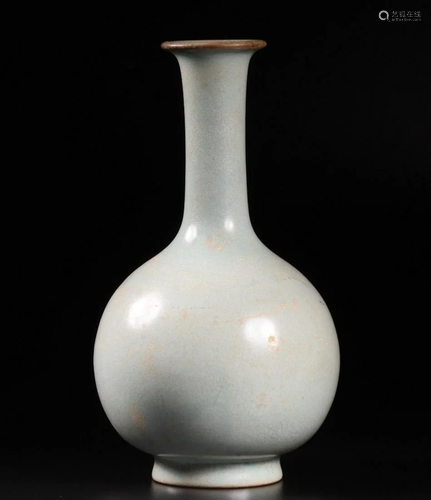 A CHINESE RU-TYPE VASE, NORTHERN SONG DY…