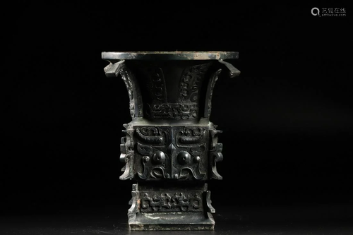 A CHINESE ARCHAIC BRONZE VASE(ZUN), MING D…