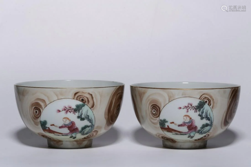 A PAIR OF CHINESE FAMILLE ROSE BOWLS WITH …