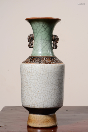A CHINESE GE TYPE VASE, MIDDLE QING DYNASTY