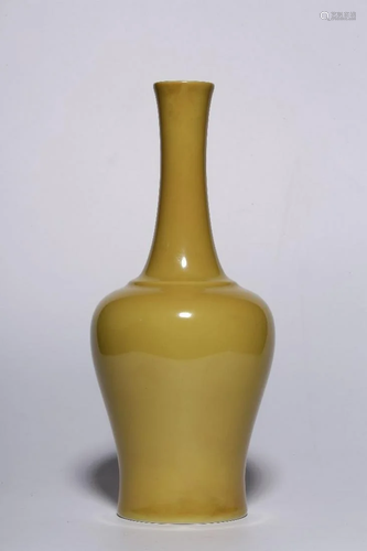 A CHINESE YELLOW-GLAZED VASE, ZUN, WITH M…