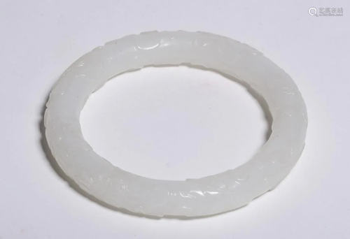 A CHINESE FINE WHITE JADE BRACELET, QING…